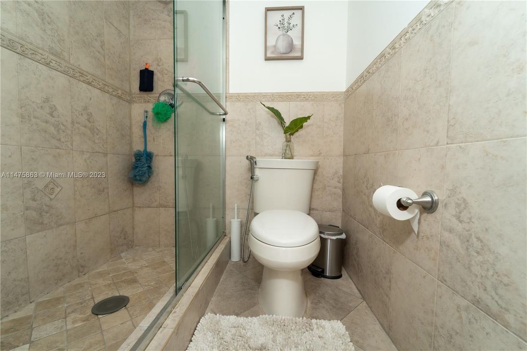 Recently Sold: $299,500 (2 beds, 1 baths, 1032 Square Feet)