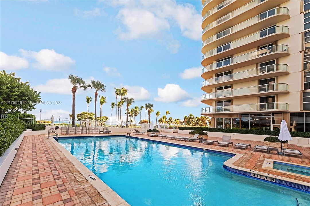 最近售出: $1,250,000 (2 贝兹, 2 浴室, 1500 平方英尺)