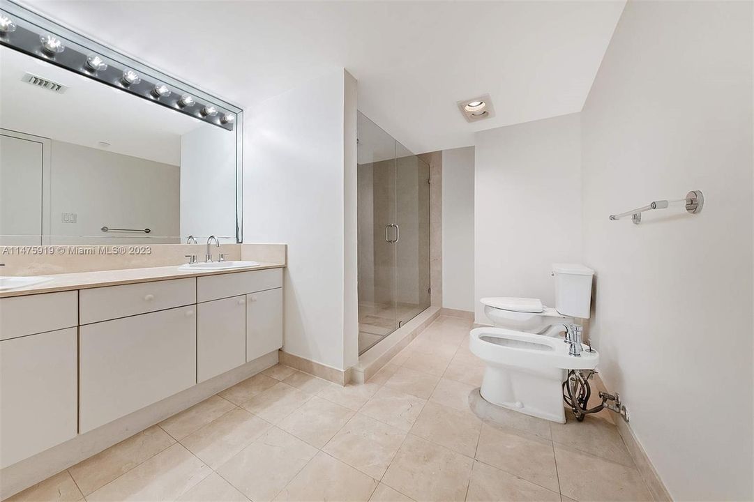 最近售出: $1,250,000 (2 贝兹, 2 浴室, 1500 平方英尺)