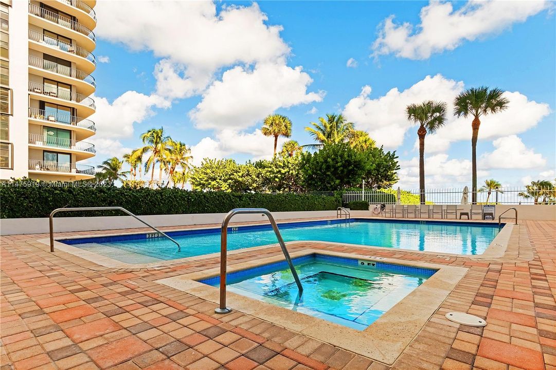 最近售出: $1,250,000 (2 贝兹, 2 浴室, 1500 平方英尺)