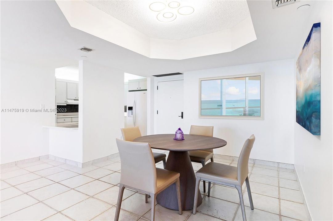 最近售出: $1,250,000 (2 贝兹, 2 浴室, 1500 平方英尺)