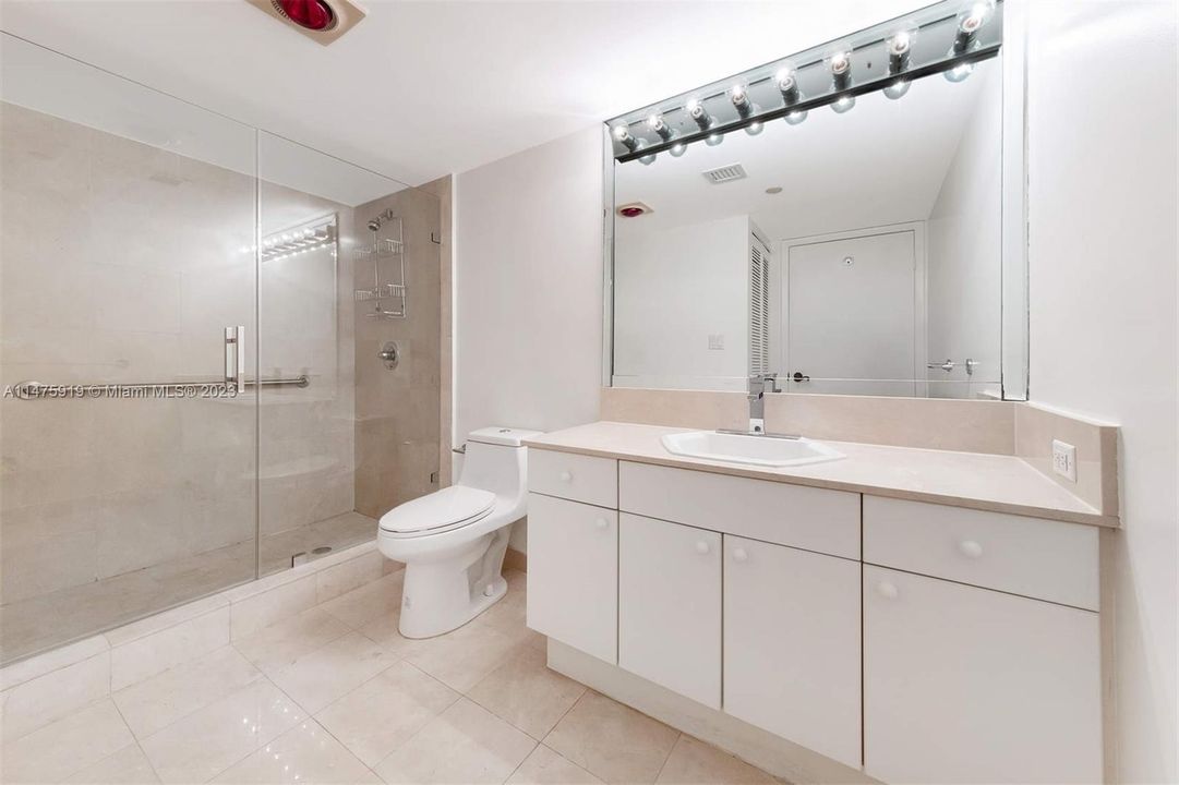 最近售出: $1,250,000 (2 贝兹, 2 浴室, 1500 平方英尺)