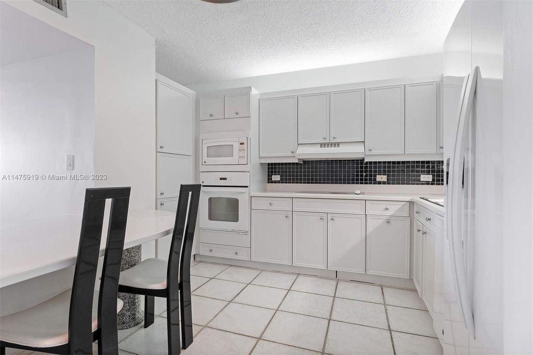 最近售出: $1,250,000 (2 贝兹, 2 浴室, 1500 平方英尺)