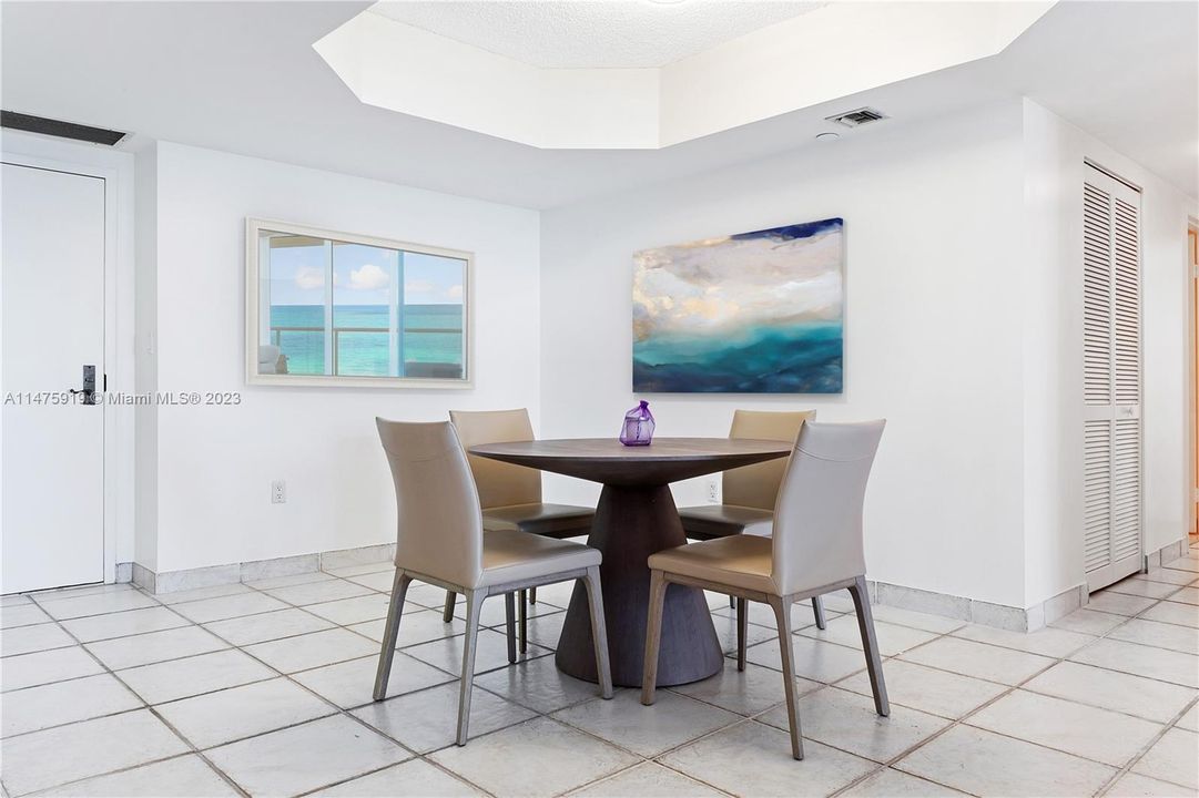 最近售出: $1,250,000 (2 贝兹, 2 浴室, 1500 平方英尺)