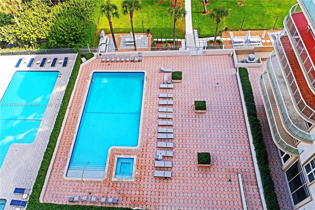 最近售出: $1,250,000 (2 贝兹, 2 浴室, 1500 平方英尺)