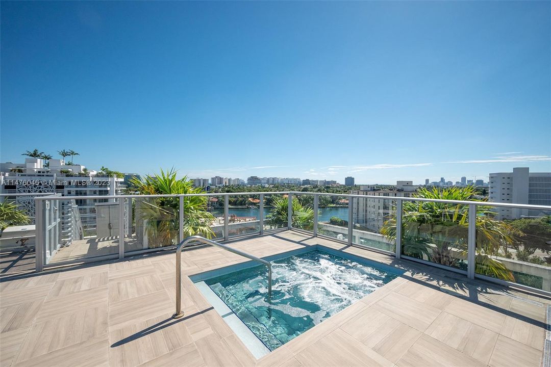 Vendido Recientemente: $685,000 (2 camas, 2 baños, 1278 Pies cuadrados)