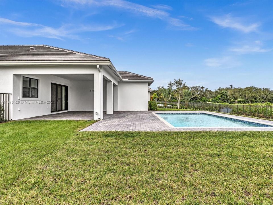 Recently Sold: $1,850,000 (5 beds, 4 baths, 3716 Square Feet)