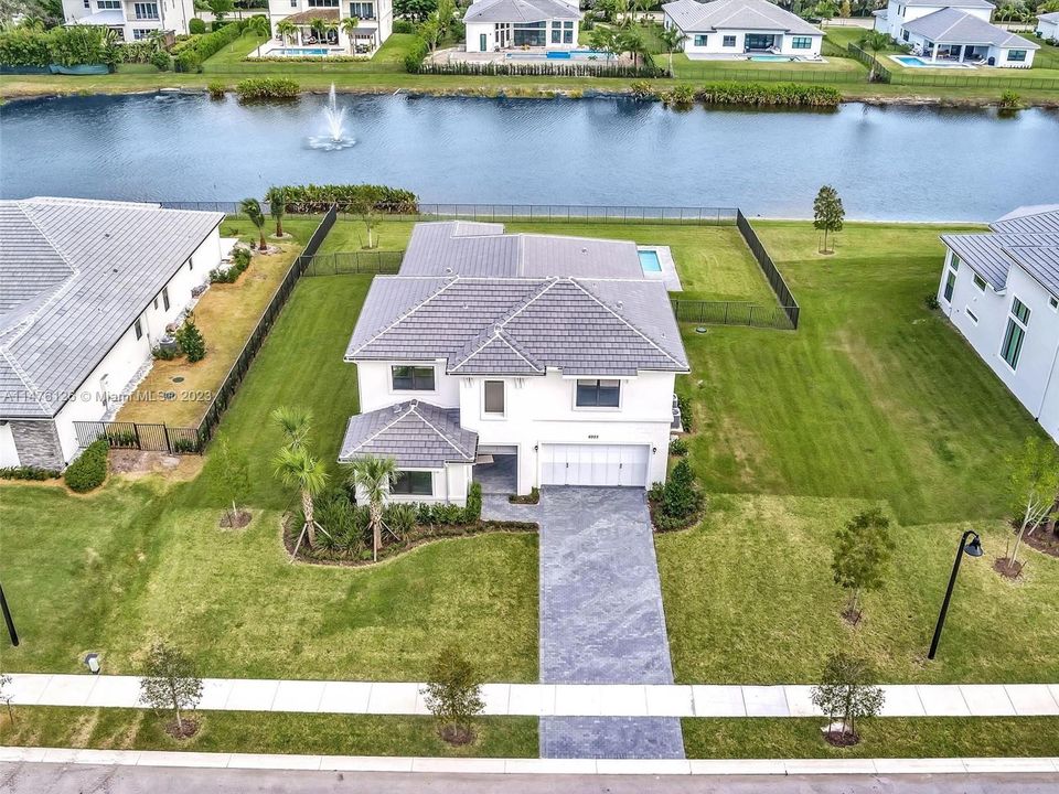 Recently Sold: $1,850,000 (5 beds, 4 baths, 3716 Square Feet)