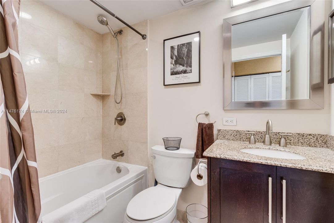 Active With Contract: $250,000 (1 beds, 1 baths, 870 Square Feet)