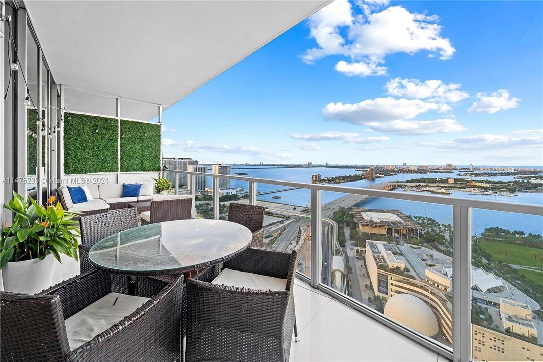 For Sale: $1,050,000 (2 beds, 2 baths, 1498 Square Feet)