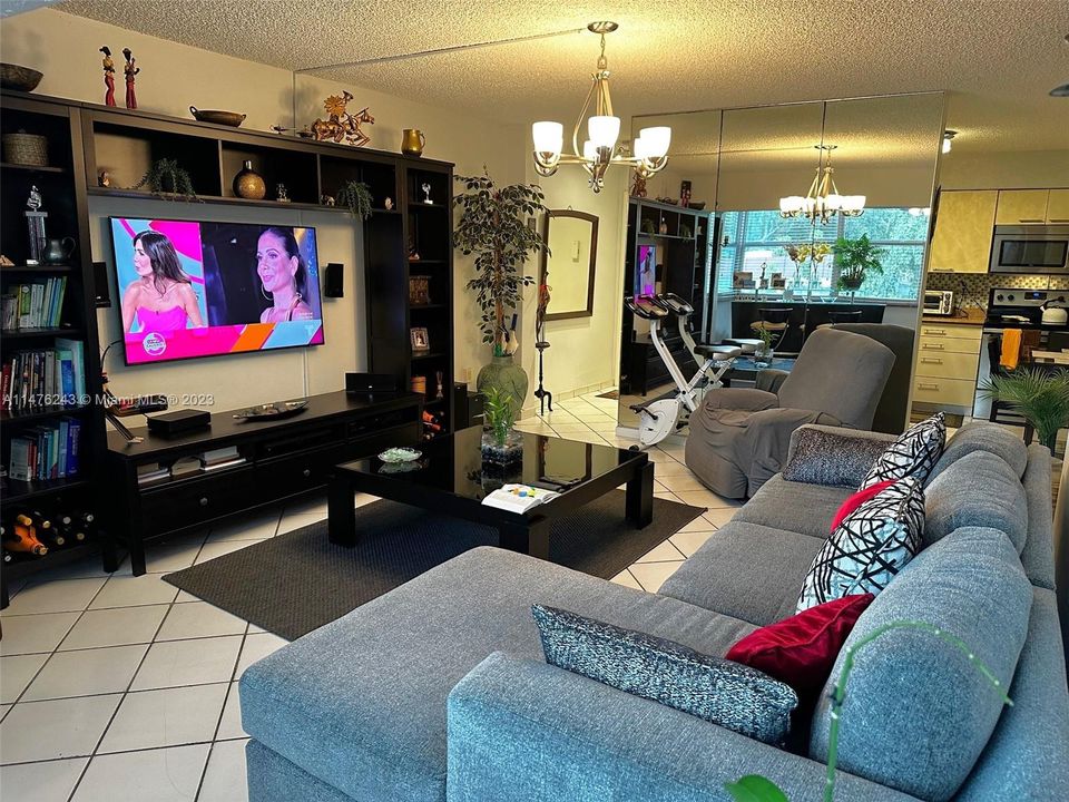 Recently Sold: $310,000 (2 beds, 1 baths, 900 Square Feet)