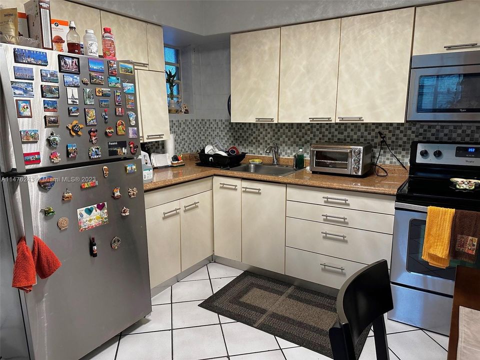 Recently Sold: $310,000 (2 beds, 1 baths, 900 Square Feet)