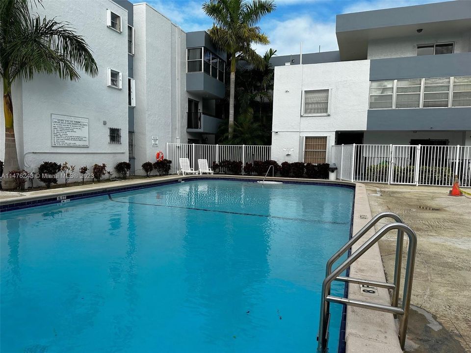 Recently Sold: $310,000 (2 beds, 1 baths, 900 Square Feet)