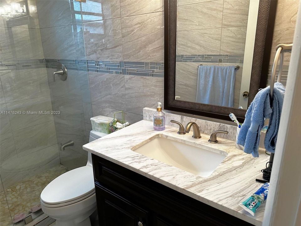 Recently Sold: $310,000 (2 beds, 1 baths, 900 Square Feet)