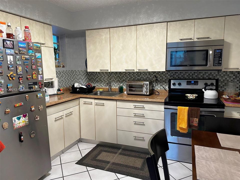 Recently Sold: $310,000 (2 beds, 1 baths, 900 Square Feet)