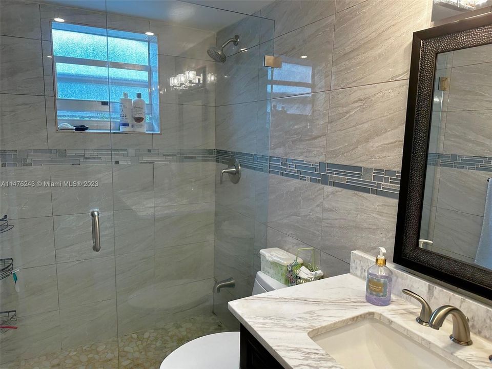 Recently Sold: $310,000 (2 beds, 1 baths, 900 Square Feet)