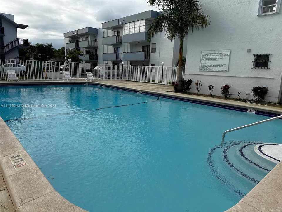 Recently Sold: $310,000 (2 beds, 1 baths, 900 Square Feet)