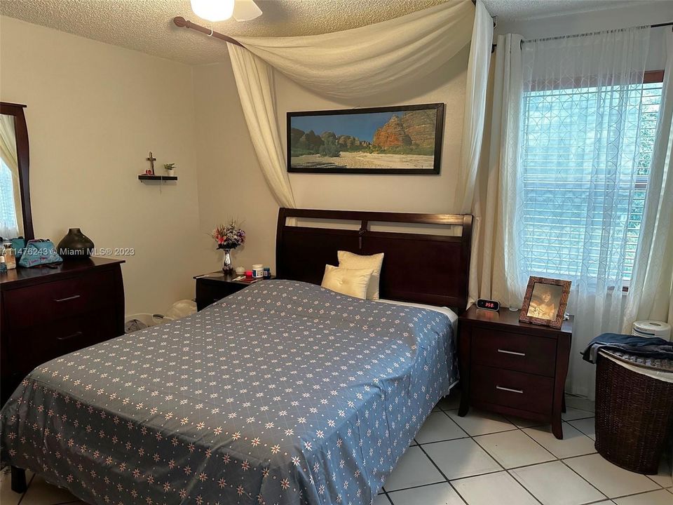 Recently Sold: $310,000 (2 beds, 1 baths, 900 Square Feet)