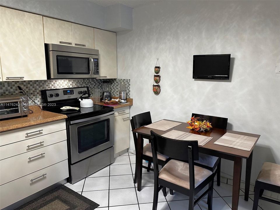 Recently Sold: $310,000 (2 beds, 1 baths, 900 Square Feet)