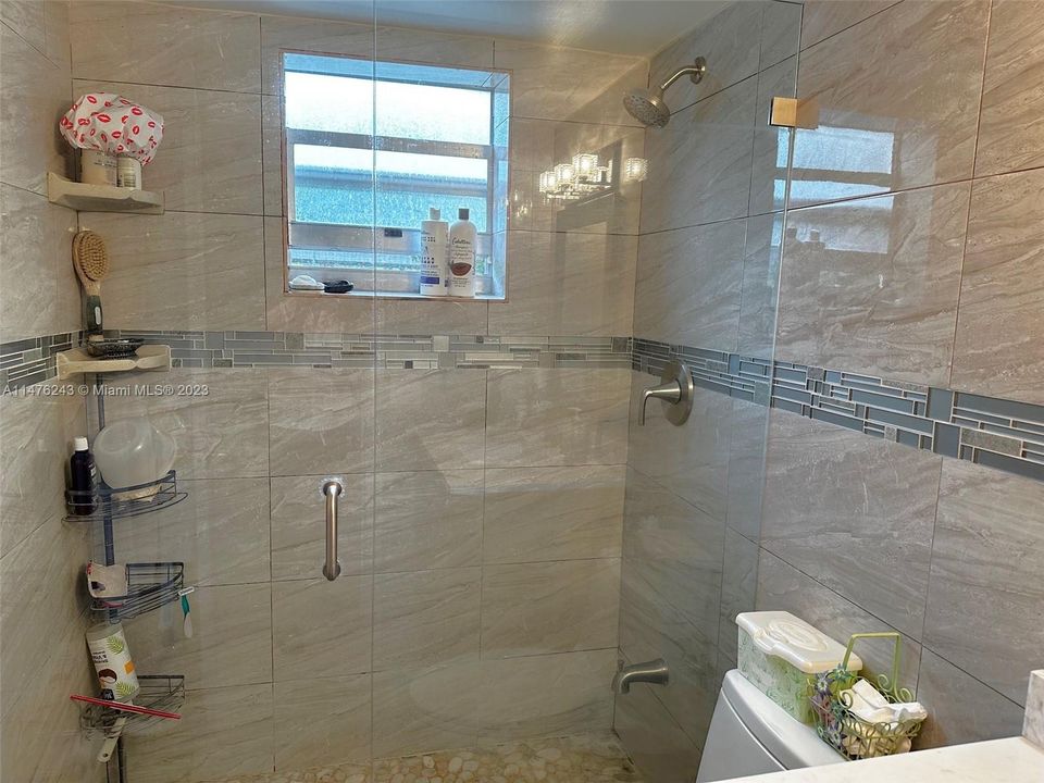 Recently Sold: $310,000 (2 beds, 1 baths, 900 Square Feet)