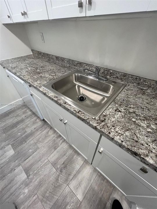 Recently Rented: $1,700 (1 beds, 1 baths, 598 Square Feet)