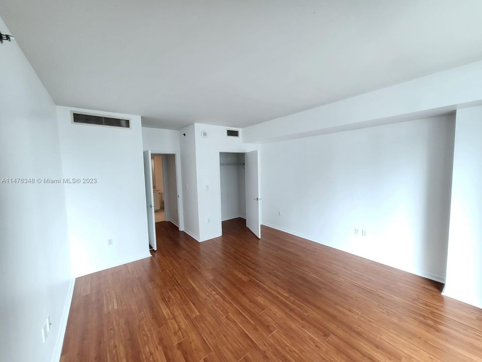 Recently Rented: $3,150 (1 beds, 1 baths, 738 Square Feet)