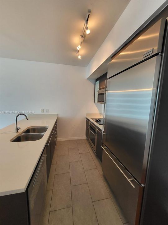 Recently Rented: $3,150 (1 beds, 1 baths, 738 Square Feet)