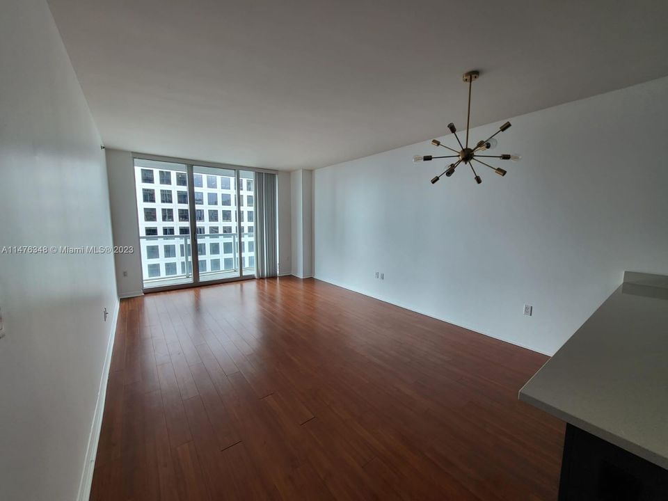 Recently Rented: $3,150 (1 beds, 1 baths, 738 Square Feet)