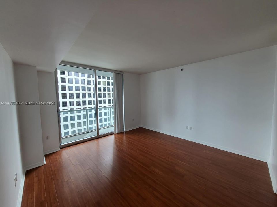 Recently Rented: $3,150 (1 beds, 1 baths, 738 Square Feet)