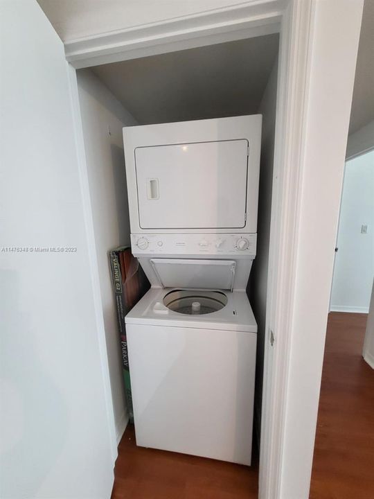 Recently Rented: $3,150 (1 beds, 1 baths, 738 Square Feet)