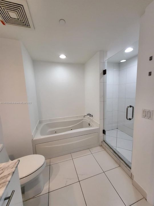 Recently Rented: $3,150 (1 beds, 1 baths, 738 Square Feet)