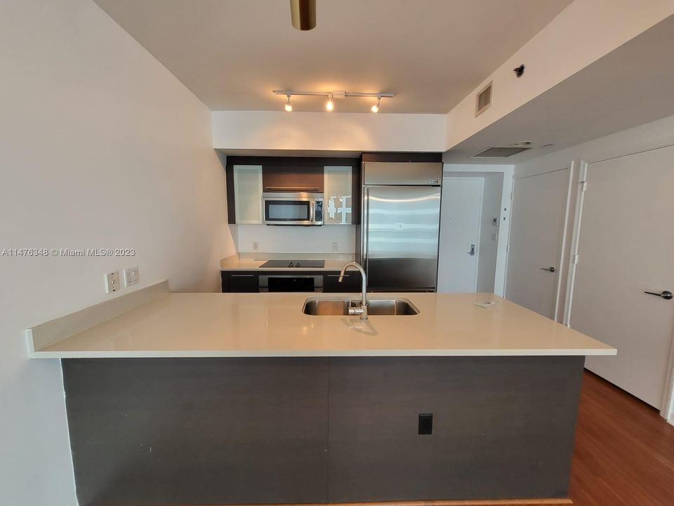 Recently Rented: $3,150 (1 beds, 1 baths, 738 Square Feet)