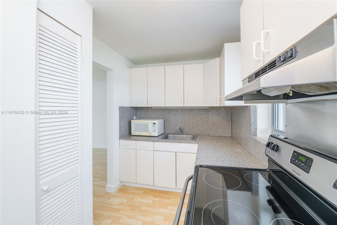 Недавно продано: $339,500 (1 спален, 1 ванн, 706 Квадратных фут)