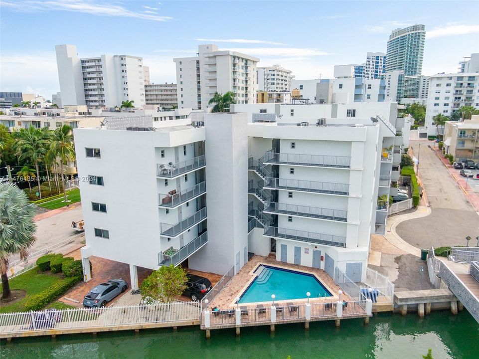 Недавно продано: $339,500 (1 спален, 1 ванн, 706 Квадратных фут)