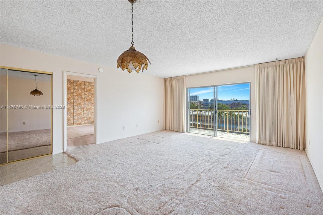 Vendido Recientemente: $216,500 (1 camas, 1 baños, 830 Pies cuadrados)