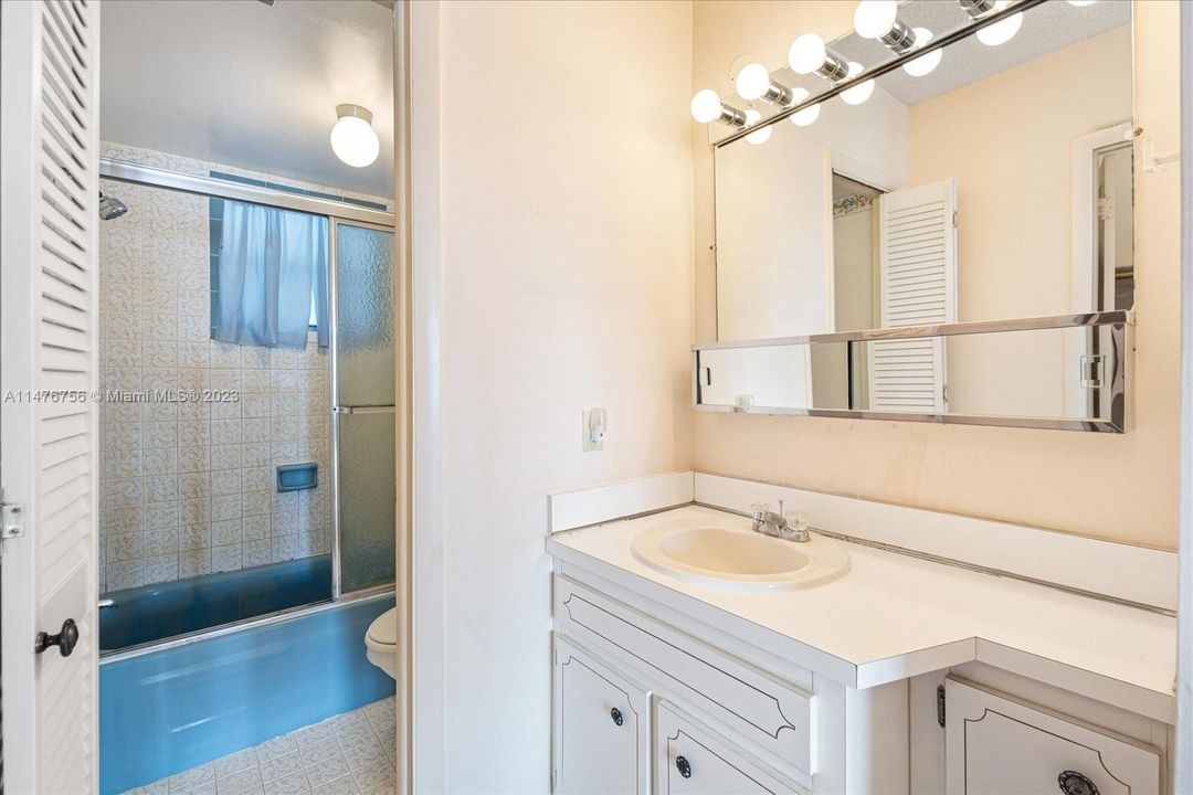 Vendido Recientemente: $216,500 (1 camas, 1 baños, 830 Pies cuadrados)