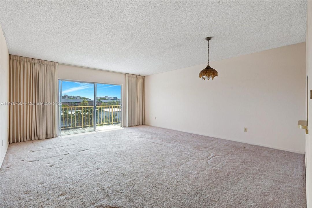 Vendido Recientemente: $216,500 (1 camas, 1 baños, 830 Pies cuadrados)