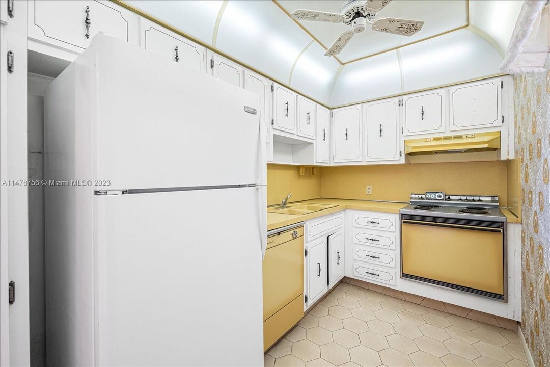 Vendido Recientemente: $216,500 (1 camas, 1 baños, 830 Pies cuadrados)