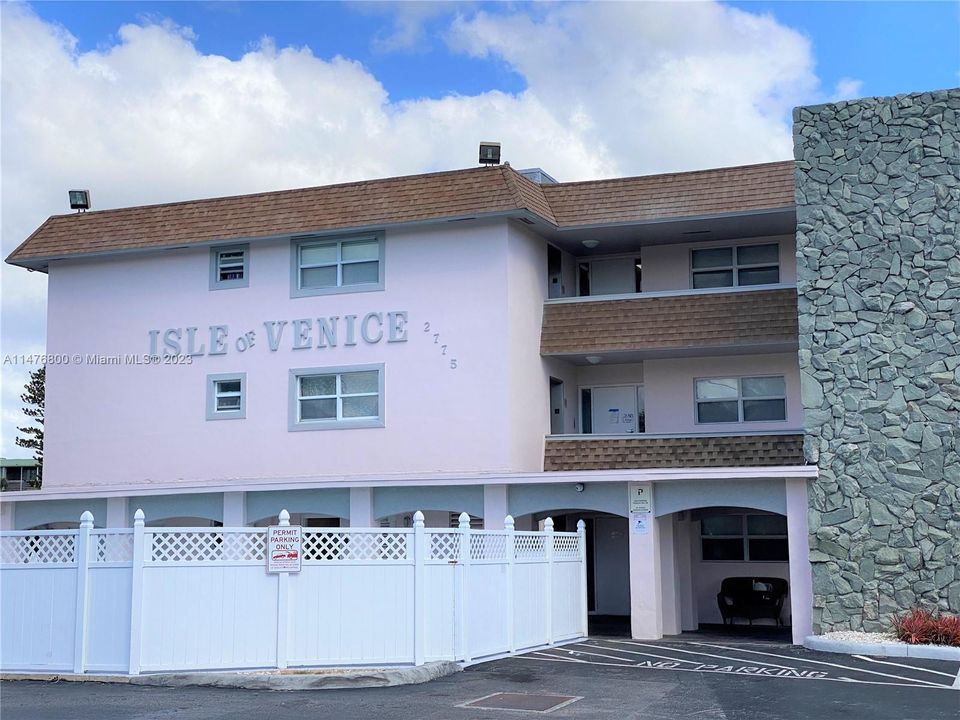 Recently Sold: $170,000 (1 beds, 1 baths, 683 Square Feet)