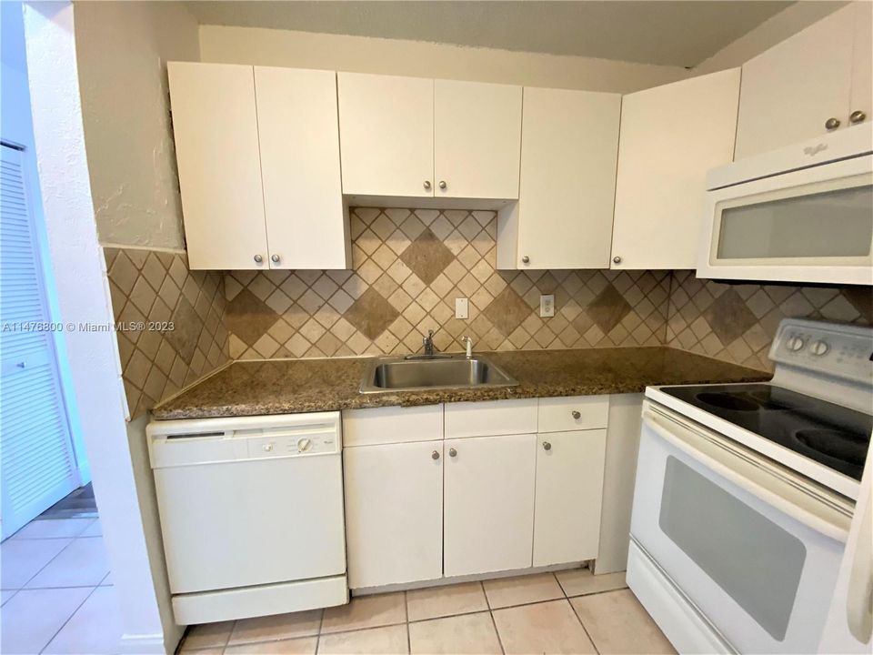 Recently Sold: $170,000 (1 beds, 1 baths, 683 Square Feet)