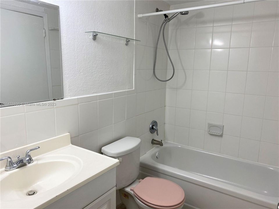 Recently Sold: $170,000 (1 beds, 1 baths, 683 Square Feet)