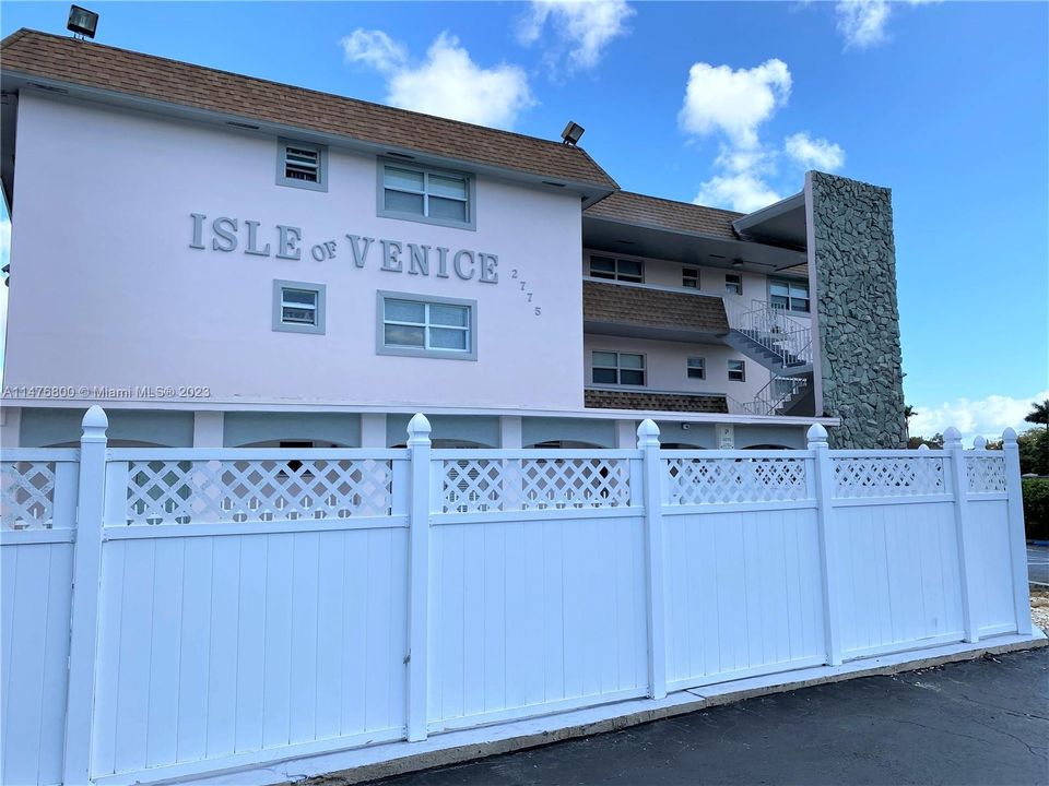 Recently Sold: $170,000 (1 beds, 1 baths, 683 Square Feet)