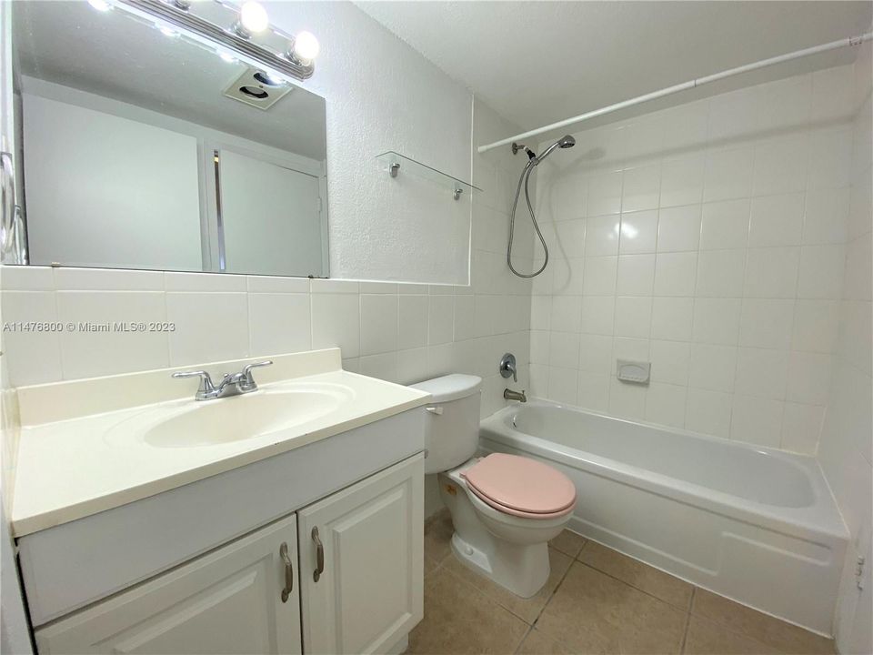 Recently Sold: $170,000 (1 beds, 1 baths, 683 Square Feet)