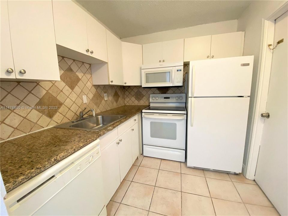 Recently Sold: $170,000 (1 beds, 1 baths, 683 Square Feet)