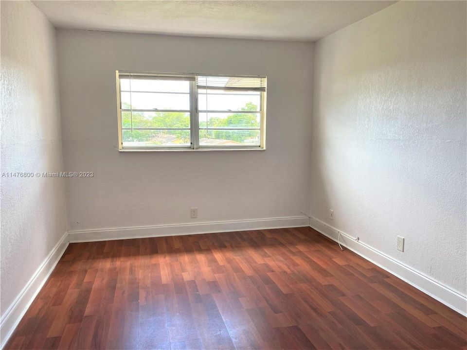 Recently Sold: $170,000 (1 beds, 1 baths, 683 Square Feet)