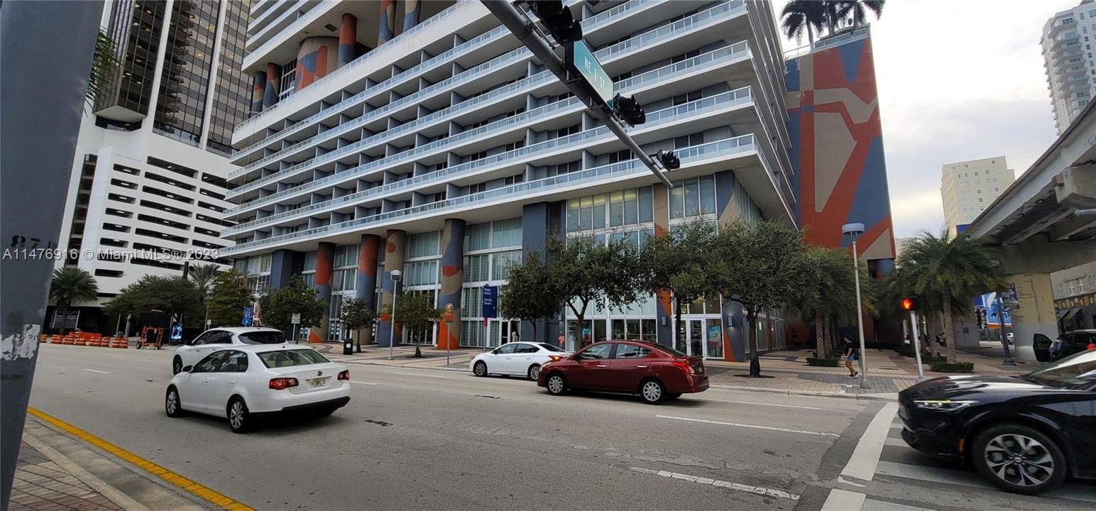 Recently Rented: $4,200 (2 beds, 2 baths, 1256 Square Feet)