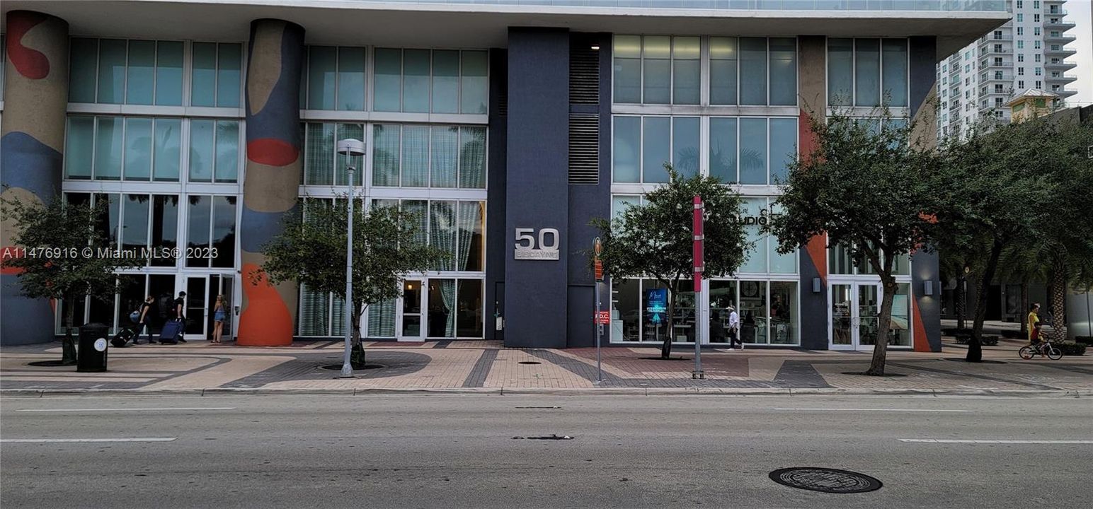 Recently Rented: $4,200 (2 beds, 2 baths, 1256 Square Feet)