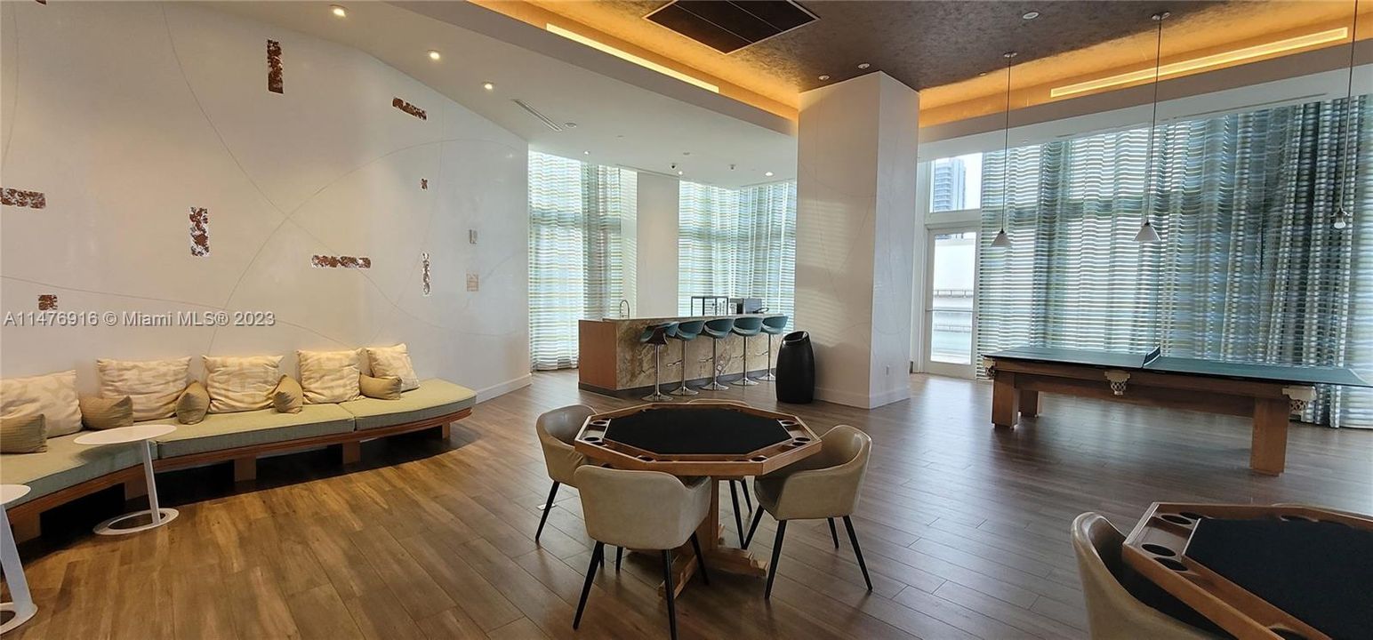 Recently Rented: $4,200 (2 beds, 2 baths, 1256 Square Feet)