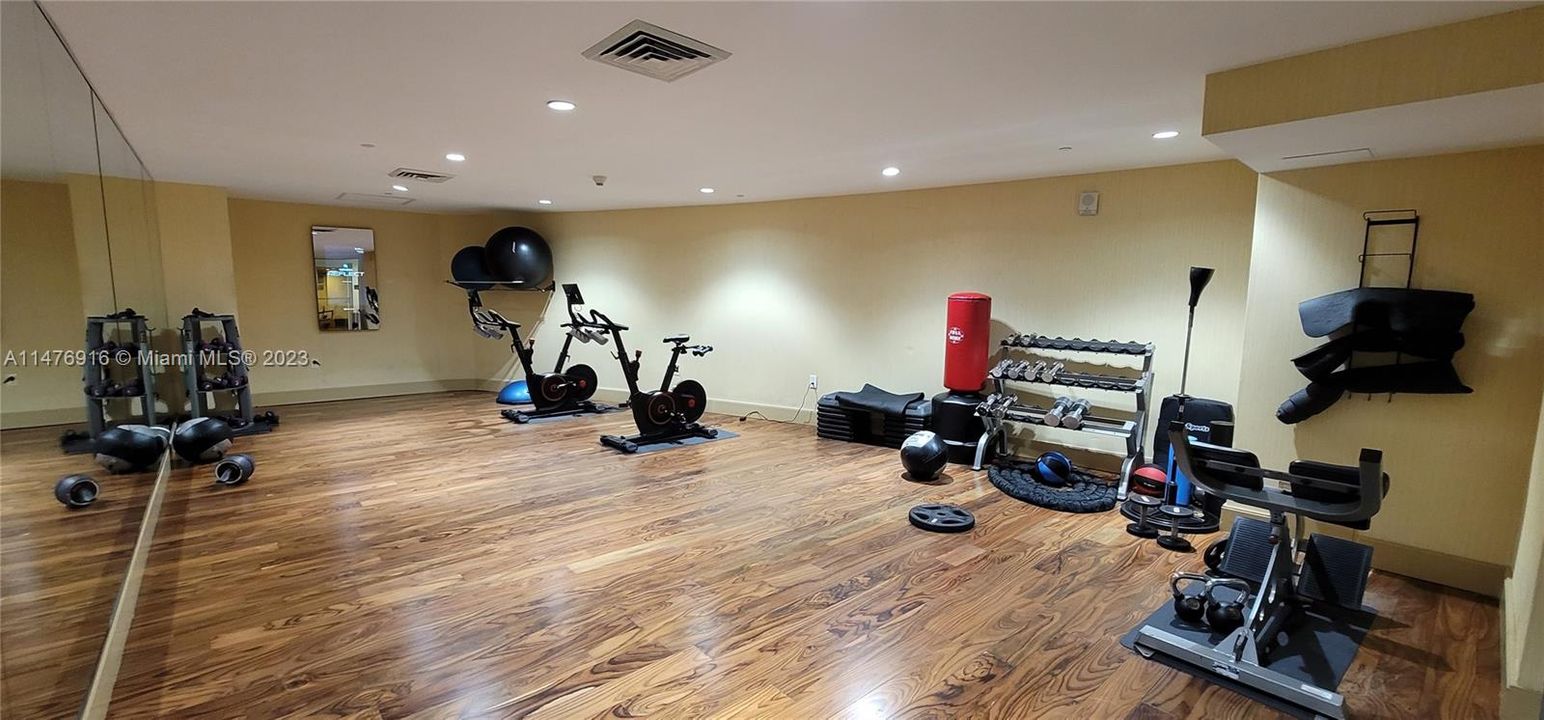 Recently Rented: $4,200 (2 beds, 2 baths, 1256 Square Feet)