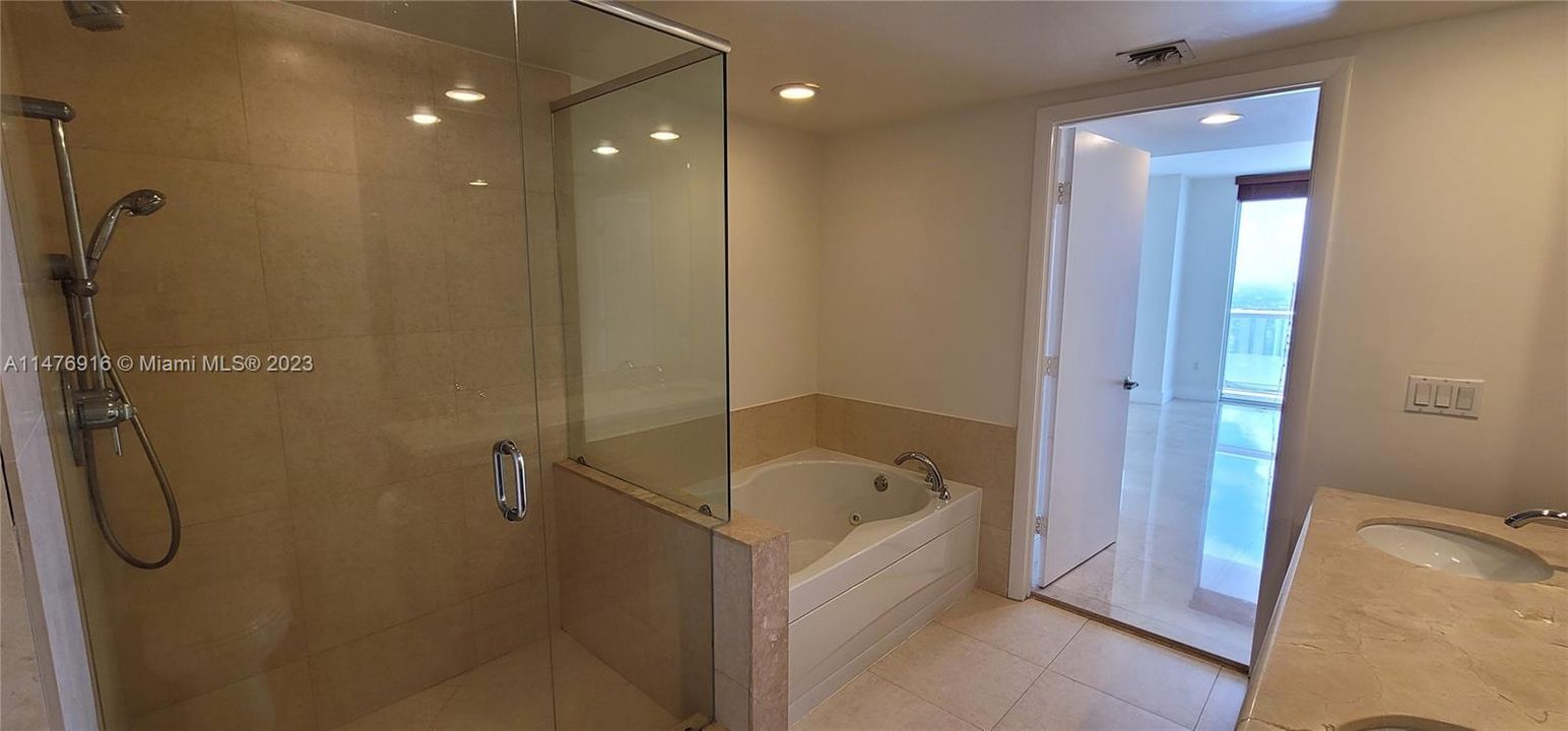 Recently Rented: $4,200 (2 beds, 2 baths, 1256 Square Feet)